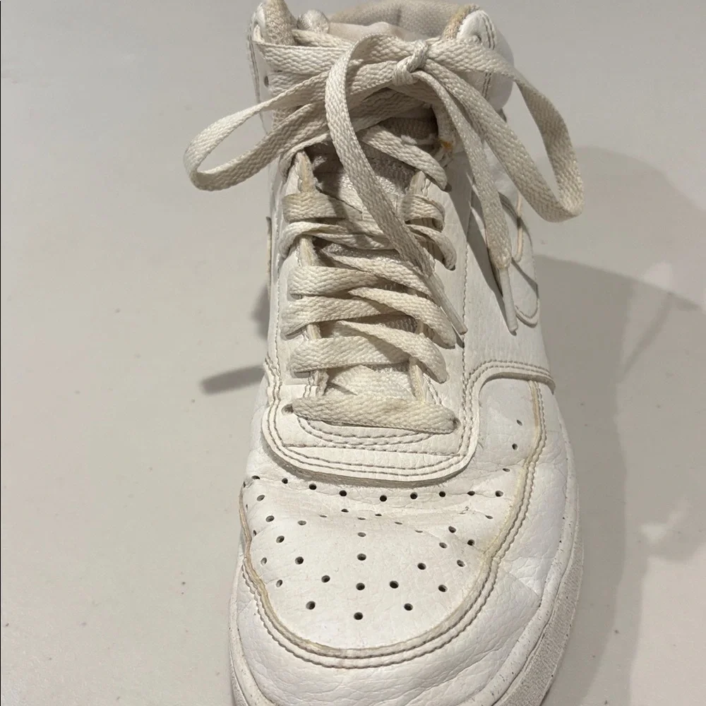 Nike Women’s Nike Court Vision Mid Sneaker. Size 7. White